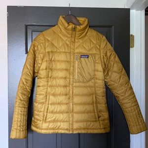Beautiful mustard color Patagonia jacket small